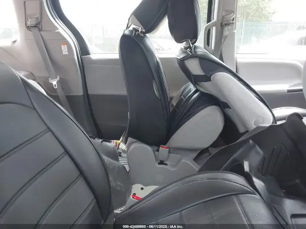 5TDZZ3DC8JS901442 2018 TOYOTA SIENNA - Image 8