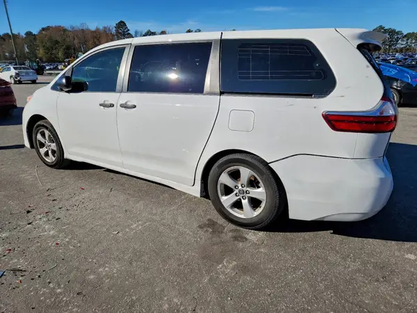 5TDZZ3DC8JS901926 2018 TOYOTA SIENNA - Image 2