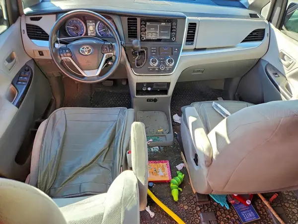 5TDZZ3DC8JS901926 2018 TOYOTA SIENNA - Image 8