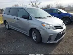 5TDZZ3DC8JS959924 2018 TOYOTA SIENNA
