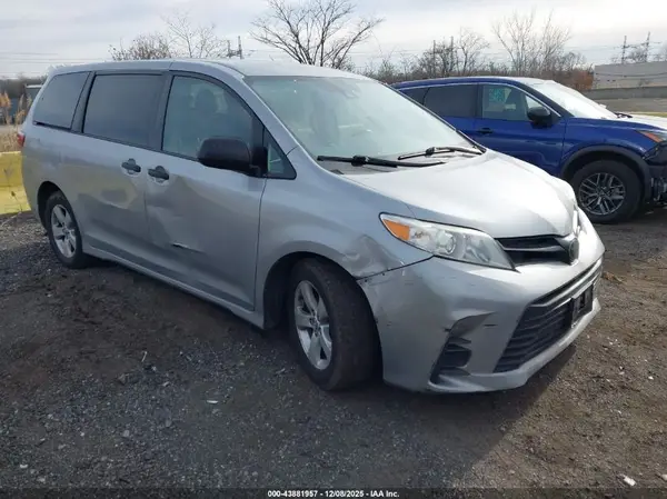 5TDZZ3DC8JS959924 2018 TOYOTA SIENNA - Image 1