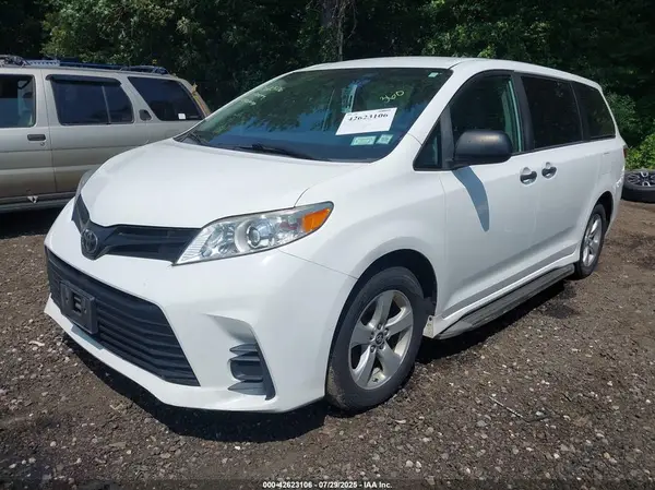5TDZZ3DC8KS003117 2019 TOYOTA SIENNA - Image 2