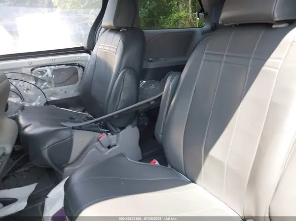 5TDZZ3DC8KS003117 2019 TOYOTA SIENNA - Image 8