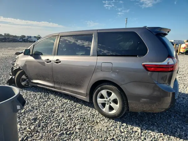 5TDZZ3DC8KS016854 2019 TOYOTA SIENNA - Image 2