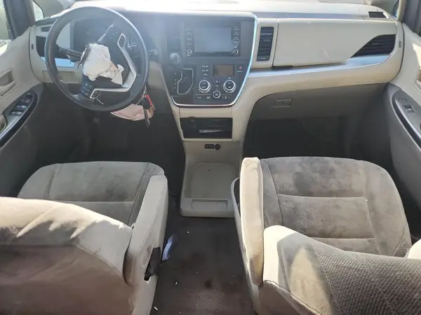 5TDZZ3DC8KS016854 2019 TOYOTA SIENNA - Image 8