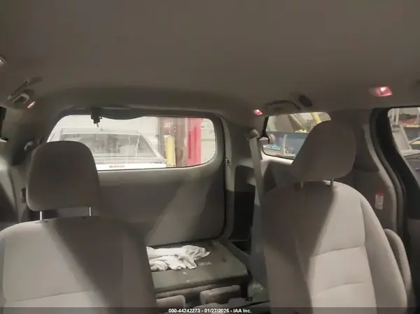 5TDZZ3DC8KS966387 2019 TOYOTA SIENNA - Image 8