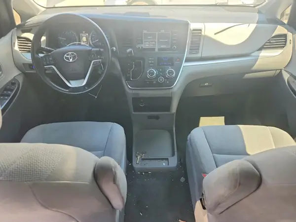 5TDZZ3DC8KS967829 2019 TOYOTA SIENNA - Image 8