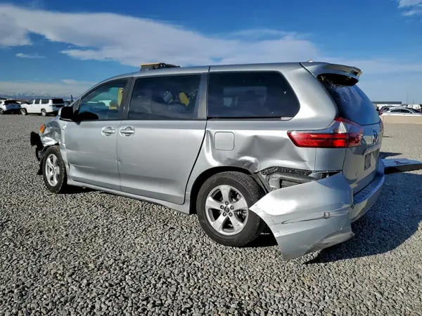 5TDZZ3DC8LS030786 2020 TOYOTA SIENNA - Image 2