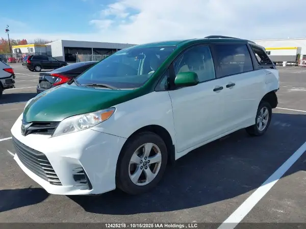 5TDZZ3DC8LS039066 2020 TOYOTA SIENNA - Image 2