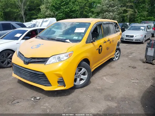 5TDZZ3DC8LS061973 2020 TOYOTA SIENNA - Image 2