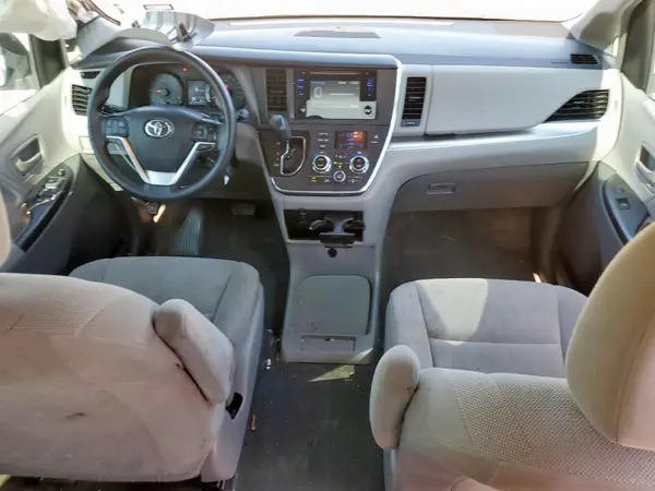 5TDZZ3DC9HS778289 2017 TOYOTA SIENNA - Image 8
