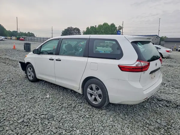5TDZZ3DC9HS785677 2017 TOYOTA SIENNA - Image 2