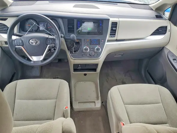 5TDZZ3DC9HS785677 2017 TOYOTA SIENNA - Image 8