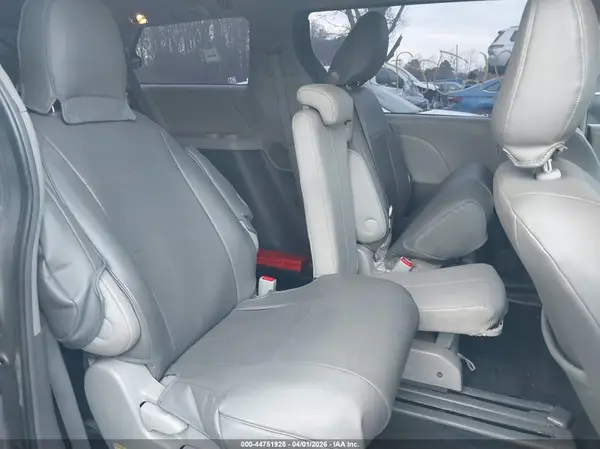 5TDZZ3DC9HS848633 2017 TOYOTA SIENNA - Image 8