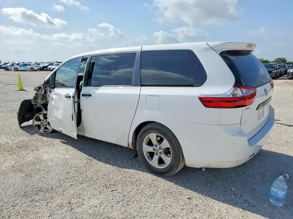 5TDZZ3DC9HS849510 2017 TOYOTA SIENNA - Image 2