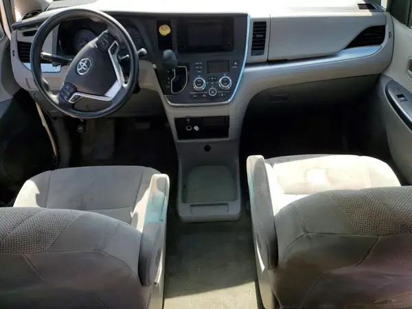 5TDZZ3DC9HS849510 2017 TOYOTA SIENNA - Image 8