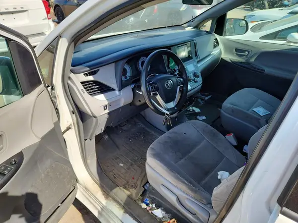 5TDZZ3DC9HS854013 2017 TOYOTA SIENNA - Image 8