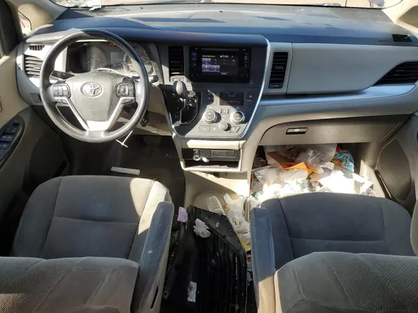 5TDZZ3DC9HS868185 2017 TOYOTA SIENNA - Image 8