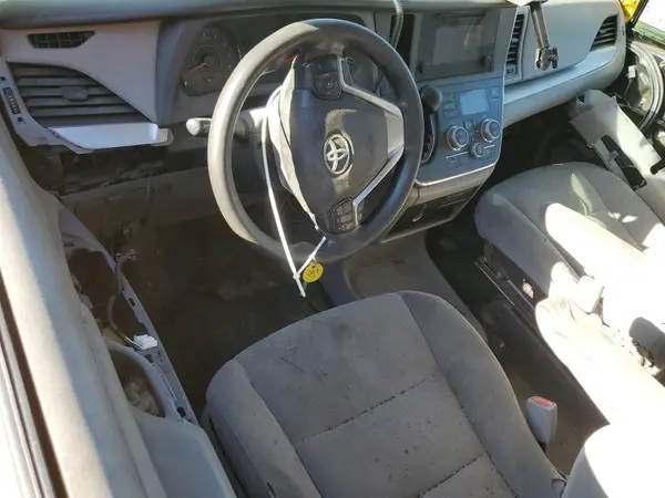 5TDZZ3DC9HS868297 2017 TOYOTA SIENNA - Image 8