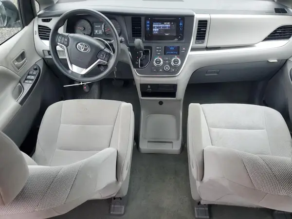 5TDZZ3DC9HS875346 2017 TOYOTA SIENNA - Image 8