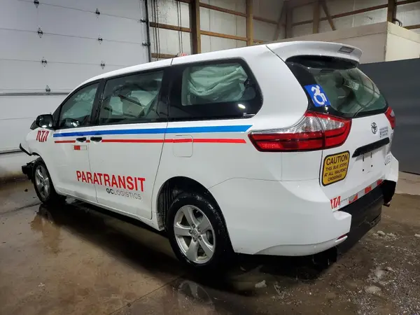 5TDZZ3DC9HS879994 2017 TOYOTA SIENNA - Image 2