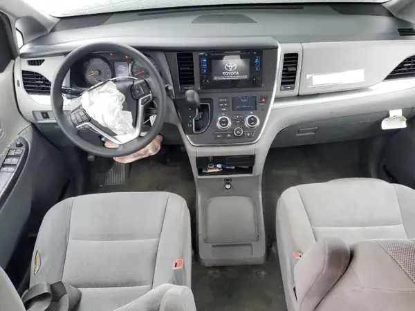 5TDZZ3DC9HS879994 2017 TOYOTA SIENNA - Image 8
