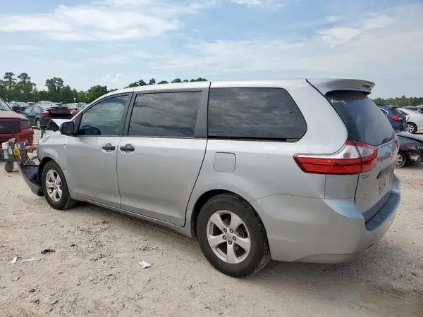 5TDZZ3DC9HS885665 2017 TOYOTA SIENNA - Image 2
