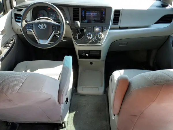 5TDZZ3DC9HS893183 2017 TOYOTA SIENNA - Image 8