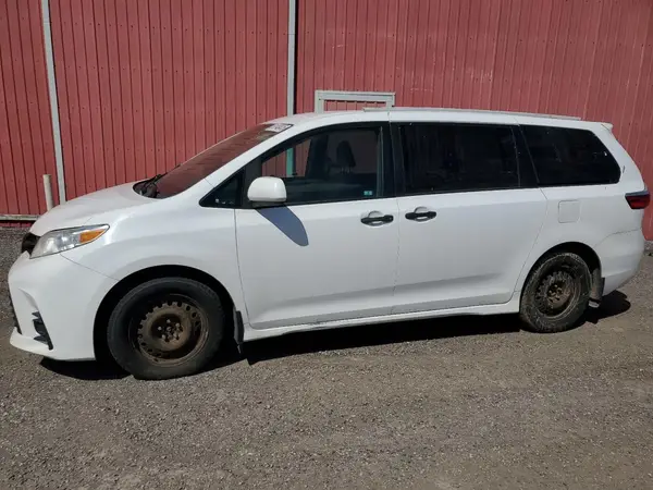 5TDZZ3DC9JS925278 2018 TOYOTA SIENNA - Image 1