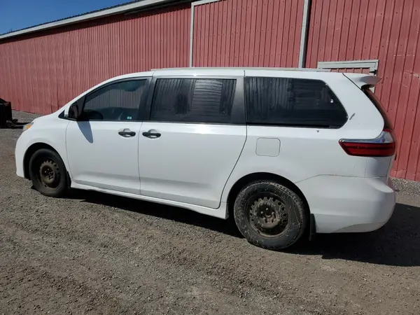 5TDZZ3DC9JS925278 2018 TOYOTA SIENNA - Image 2