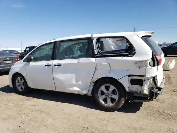5TDZZ3DC9JS929475 2018 TOYOTA SIENNA - Image 2