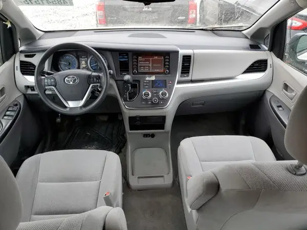 5TDZZ3DC9JS929475 2018 TOYOTA SIENNA - Image 8