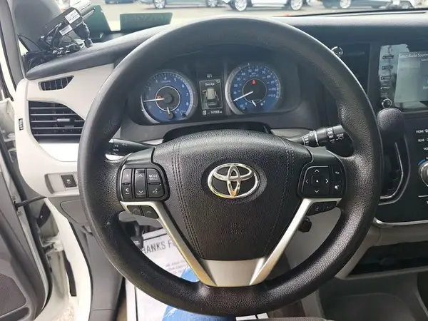 5TDZZ3DC9JS940668 2018 TOYOTA SIENNA - Image 8