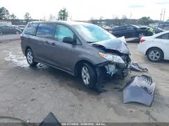 5TDZZ3DC9JS942579 2018 TOYOTA SIENNA