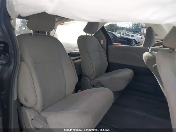 5TDZZ3DC9JS942579 2018 TOYOTA SIENNA - Image 8