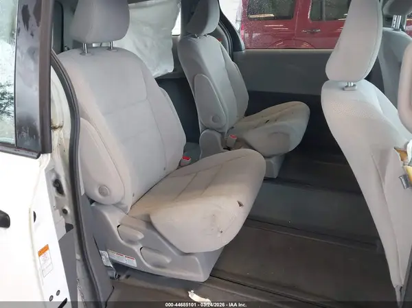 5TDZZ3DC9JS944008 2018 TOYOTA SIENNA - Image 8