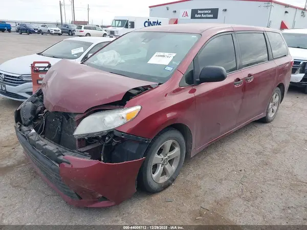 5TDZZ3DC9JS953680 2018 TOYOTA SIENNA - Image 2