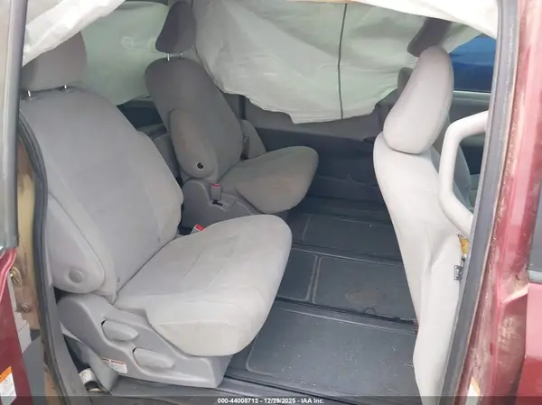 5TDZZ3DC9JS953680 2018 TOYOTA SIENNA - Image 8