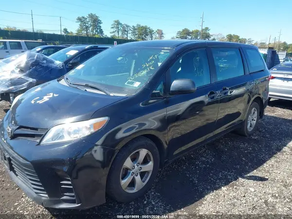5TDZZ3DC9JS962007 2018 TOYOTA SIENNA - Image 2