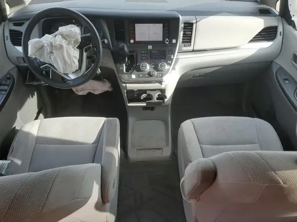 5TDZZ3DC9KS972036 2019 TOYOTA SIENNA - Image 8