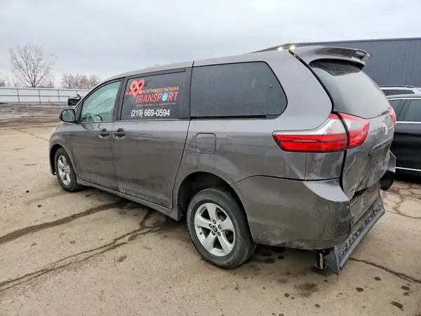 5TDZZ3DC9LS023295 2020 TOYOTA SIENNA - Image 2
