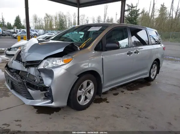 5TDZZ3DC9LS033390 2020 TOYOTA SIENNA - Image 2
