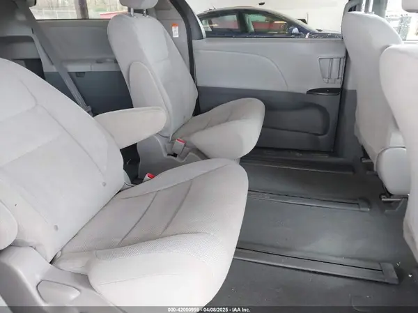 5TDZZ3DC9LS033390 2020 TOYOTA SIENNA - Image 8