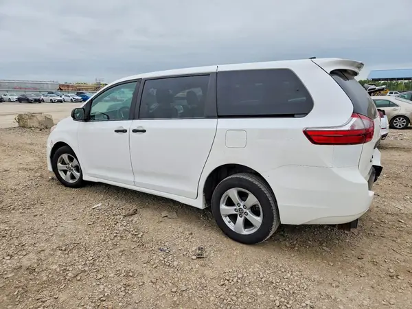 5TDZZ3DC9LS065384 2020 TOYOTA SIENNA - Image 2