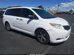 5TDZZ3DCXHS807976 2017 TOYOTA SIENNA