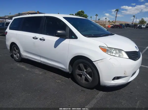 5TDZZ3DCXHS807976 2017 TOYOTA SIENNA - Image 1