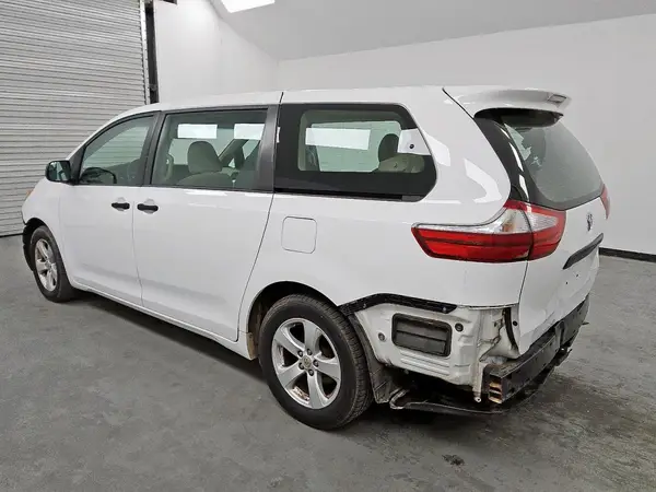 5TDZZ3DCXHS842694 2017 TOYOTA SIENNA - Image 2