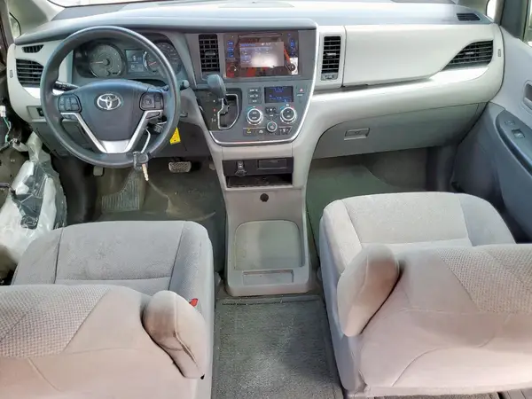5TDZZ3DCXHS856918 2017 TOYOTA SIENNA - Image 8