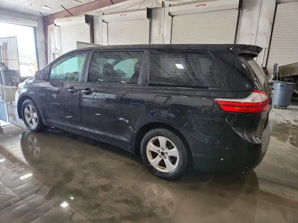 5TDZZ3DCXHS870172 2017 TOYOTA SIENNA - Image 2