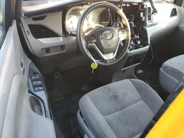 5TDZZ3DCXHS876473 2017 TOYOTA SIENNA - Image 8